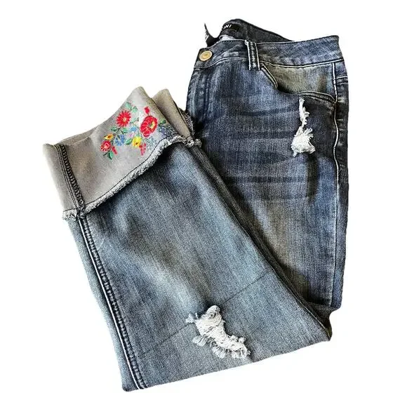Baccini Women’s Jeans 8P Petite Distressed Embroidered Floral Boho Denim Cuffed - Picture 11 of 16
